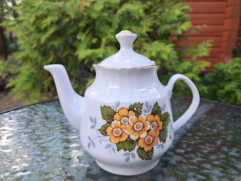 Tējkanna, tējas servīze "Māra" ar brūnām puķēm, gaišs tonis, un zeltu, RPR (Māra tējas 154)