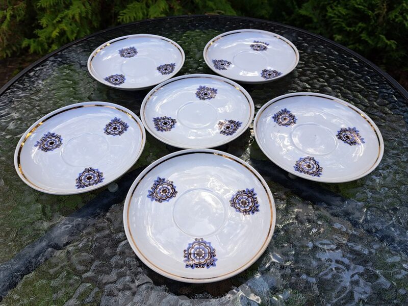 Apakštases no tējas servīzes "Ārija", ar tumši violetu tautīsku dekolu un zeltu, RPR (Ārija tējas 126)