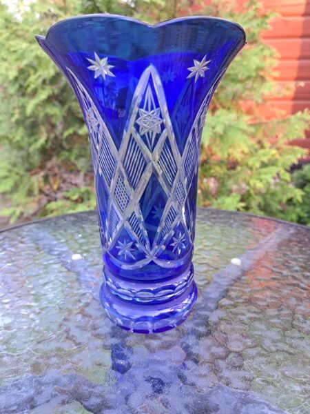 Ļoti skaista ar smalku rokas gravēšanu zila vāze, Iļģuciema stikla fabrika (Stikla vaze 107)
