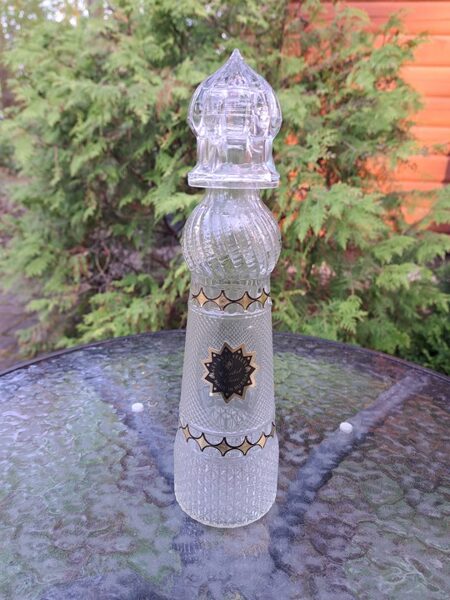 Presēta stikla karafe-pudele ar korķi. Ražotājs: Gusl Hrustaļnij (Citi st 164)