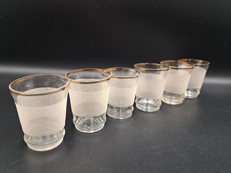 Mazo degvīna glāzīšu ar graudainu pārklājumu un zeltu komplekts 6 personām, 50ml (Stikla gl 167)