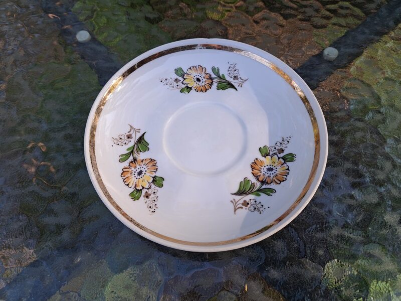 Apakštase ar kliņģerītēm un zeltu, tējas servīze "Ārija", RPR. Diam.14cm (Ārija tējas 126)