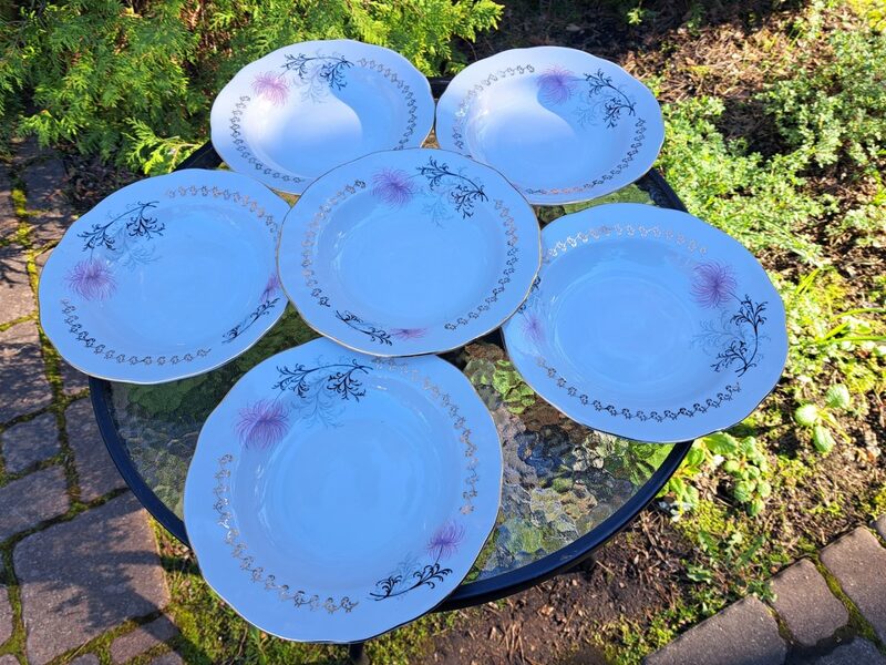 Zupas šķīvji ar lillā krizantēmu, pusdienu servīze "Vilnis", RPR. D= 24cm (Vilnis 142)