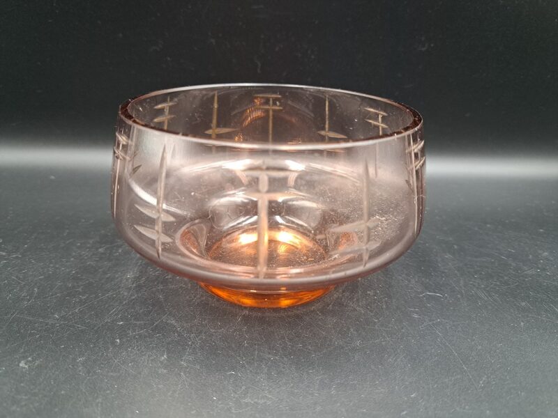 Vintāža karamēļkrāsas saldumu bļodiņa. Gravēšana, stikls. 60-ie gadi (Stikls sk 181)