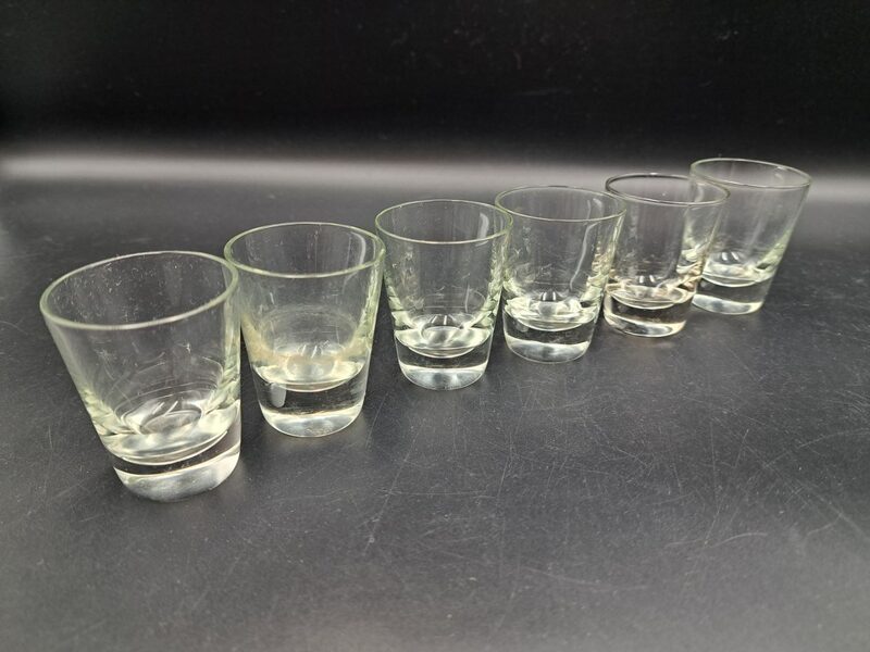 Mazo degvīna glāzīšu komplekts 6 personām. Periods: 80.-ie gadi PSRS (Stikla gl 173)