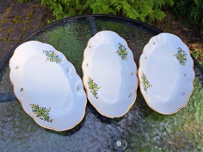 Garenie šķīvji L=27cm, pusdienu servīze "ĀRIJA" ar zaļām puķītēm un zeltu, RPR (Ārija pusdienu 299)
