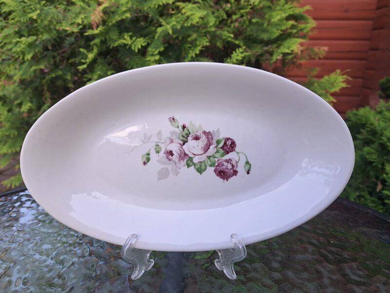 Garenais šķīvis mazais ar rožu pušķi bez zelta, 25,5cmx14,5cm, pusdienu servīze "Gludā", PFF (Gludā 113)