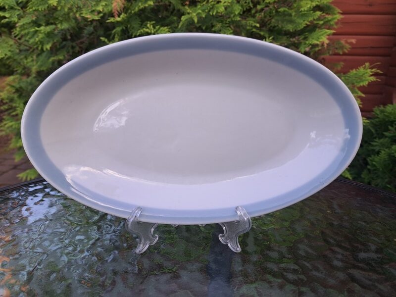 Garenais šķīvis mazais ar gaiši zilu malu bez zelta, 25,5cmx14,5cm, pusdienu servīze "Gludā", PFF (Gludā 115)