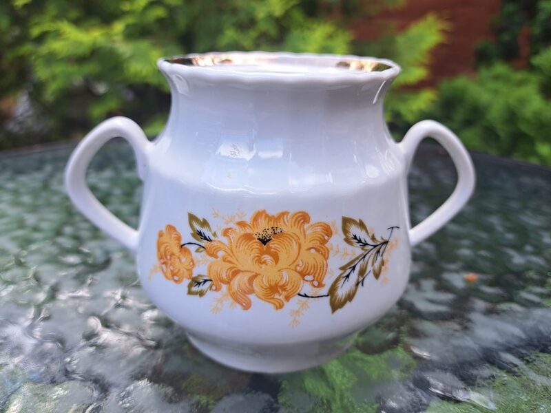 Cukurtrauks bez vāciņa, kafijas servīze "Māra" ar dzeltenu krizantēmu, RPR (Māra kafijas 45)