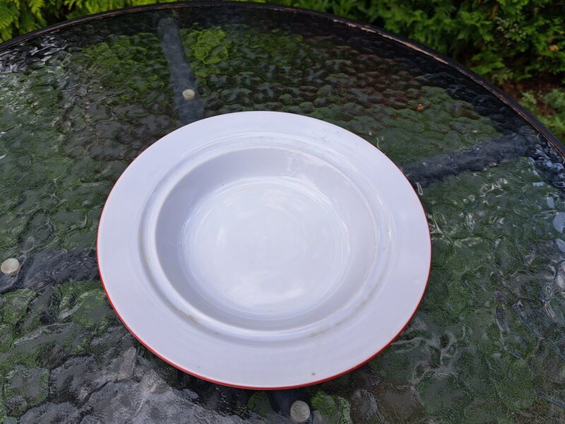 Sviesta trauka pamatne balta ar sarkanu apvilkumu gar malu, Thun (Čehija 61)