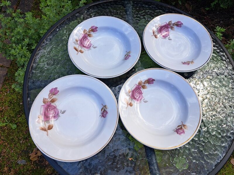 Zupas šķīvji ar skaistu rožu dekolu, d=19,5cm. Haitinskas porcelāla rūpnīca (Krievijā), PSRS (Citi rpt 147)