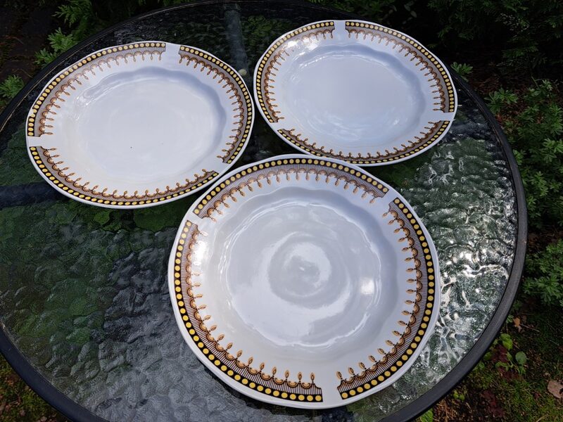 Otrā ēdiena šķīvji, pusdienu servīze "Ārija" ar brūnu un dzeltemu rakstu gar malu, d=24cm (Ārija pusdienu 304)