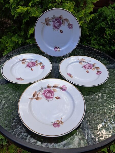 Salātu šķīvji ar skaistu rožu dekolu, d=20cm. Haitinskas porcelāla rūpnīca (Krievijā), PSRS (Citi rpt 150)