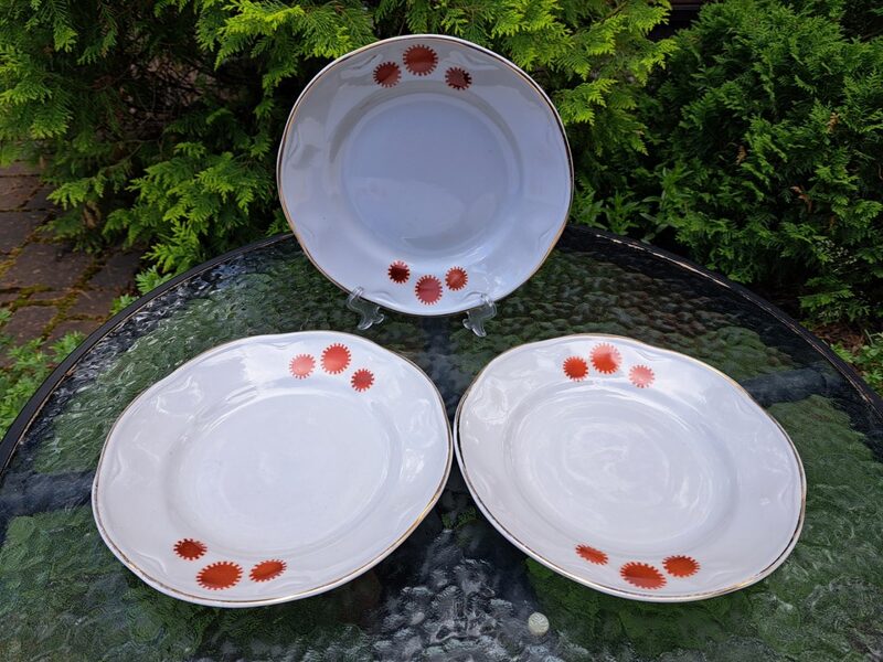 Salātu šķīvji d=20cm, pusdienu servīze ROKOKO, balti ar  kieģeļkrāsas 3 apļiem un zeltu, RPR (Rokoko 151)