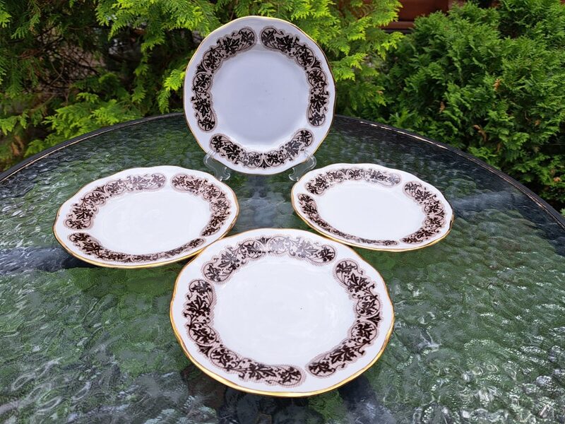 Kūku šķīvji, kafijas servīze "Ārija" ar brūnu mežģīņu dekolu (bēšs tikliņs, auksts tonis) un zeltu, RPR (Ārija kafijas 96)