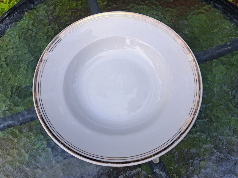 Šķīvis zupas, d.=24cm, servīze "Spīdola" balts ar zeltu, PFF (Spīdola 112)