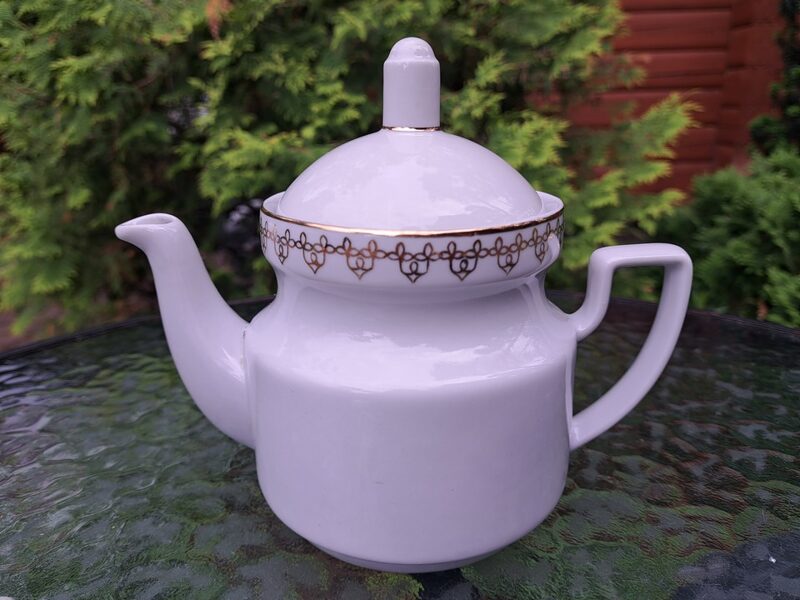 Tējkanna balta ar zelta rakstu, tējas servīze "Aija-2", RPR (Aija-2 tējas 149)