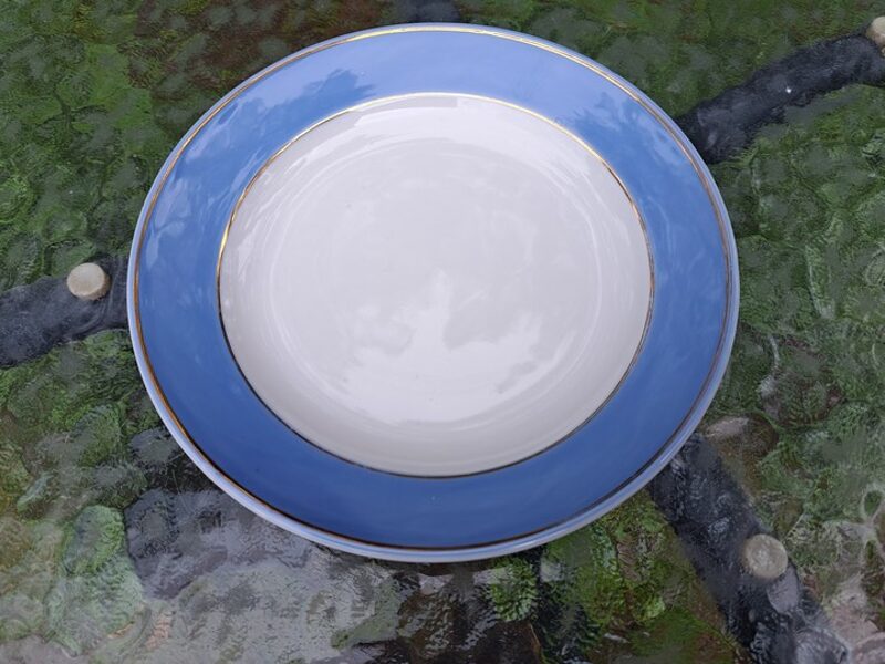 Šķīvji deserta d=15,3cm ar platu gaiši zilu malu un zeltu, RPR (Citi pusd 230)