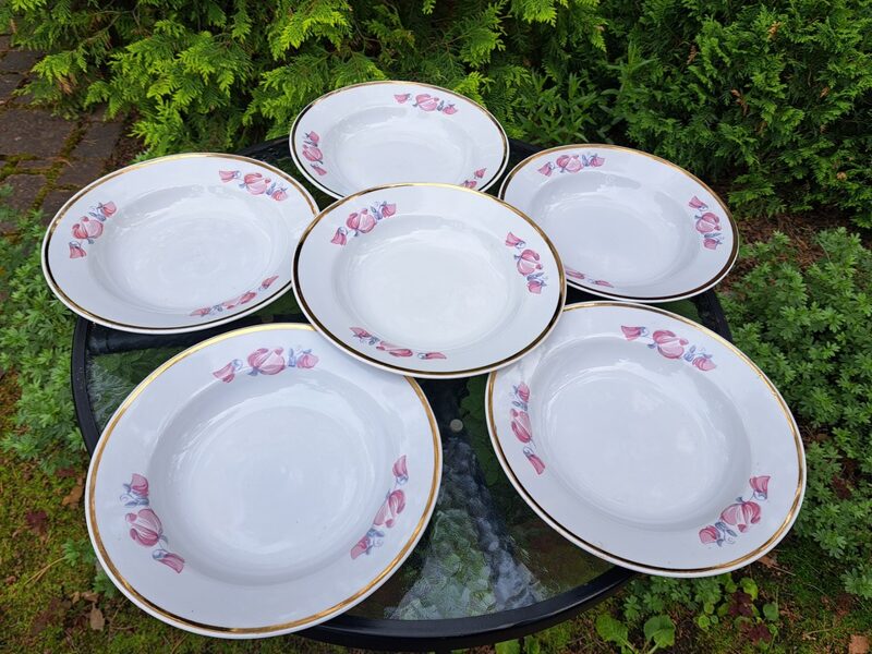 Šķīvji zupas ar puķuzirņiem un platu taisnu zelta malu, diam.24cm, RPR (Citi pusd 235)