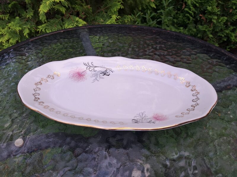 Garenais šķīvis ar rozā krizantēmu, pusdienu servīze "Vilnis", RPR. L= 30cm (Vilnis 145)