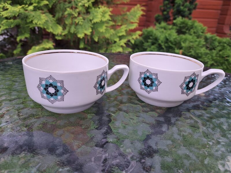 "Aija-2" tējas krūzīte ar tirkizā-melmām puķēm (Aija-2 tējas 30)