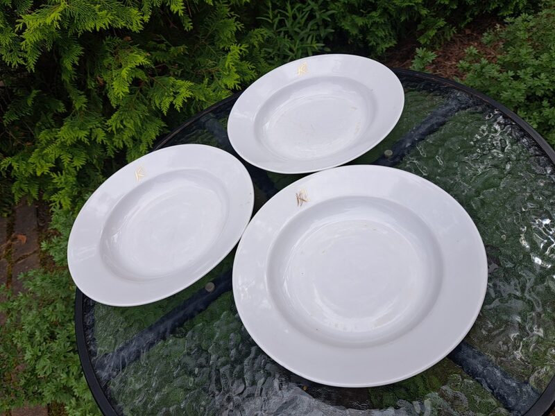 Zupas šķīvju d=24cm ar uzrakstu "KП" (atšifrējums - kaut kas saistīts ar kurortu pārvaldi), RPR (LOGO 57)