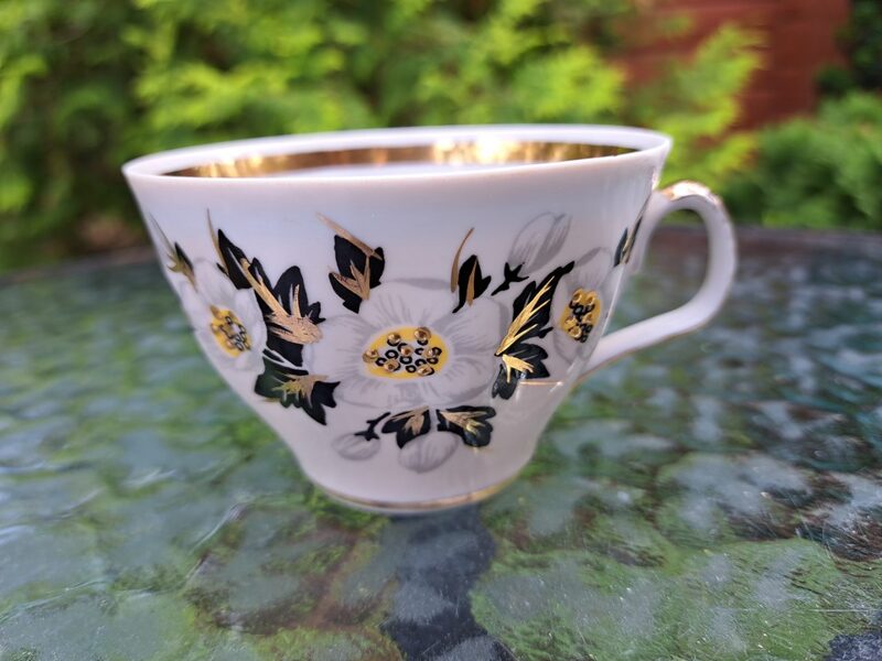 Tase, "Sigulda" ar jasmīnu ar plakanu nošķēlumu gar malu, RPR (Sigulda 158)