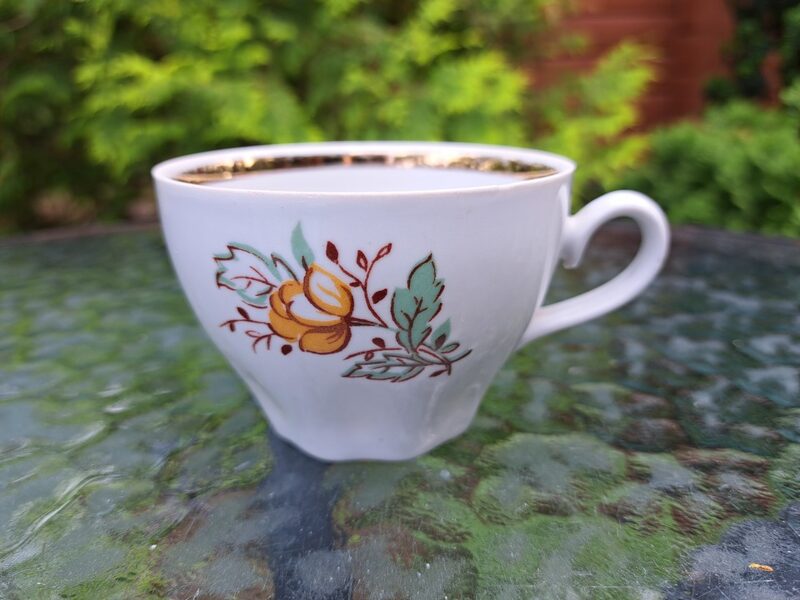 Kafijas krūzīte, kafijas servīze "Ārija" ar reti sastopamu dekolu: bēšīgu puķi un zeltu, RPR (Ārija kafijas 111)