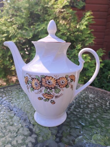 Lielā tējkanna ar vāciņu, tējas "Viktorija" ar klinģerītēm un brūnu apvilkumu, RPR (Viktorija t 137)