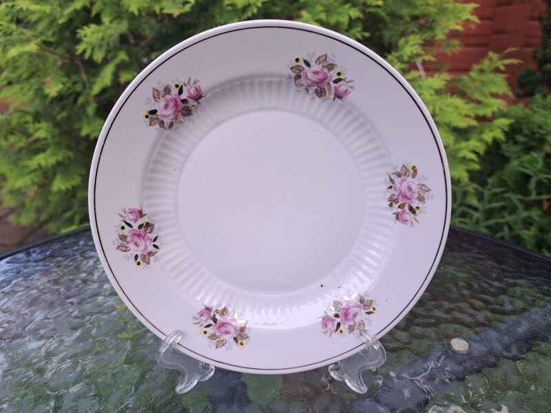 Kūku šķīvis, plānsienu tējas servīze "Diāna" ar rozā rozēm (kā klasiskajai Siguldai) un zeltu, RPR (Diāna 94)