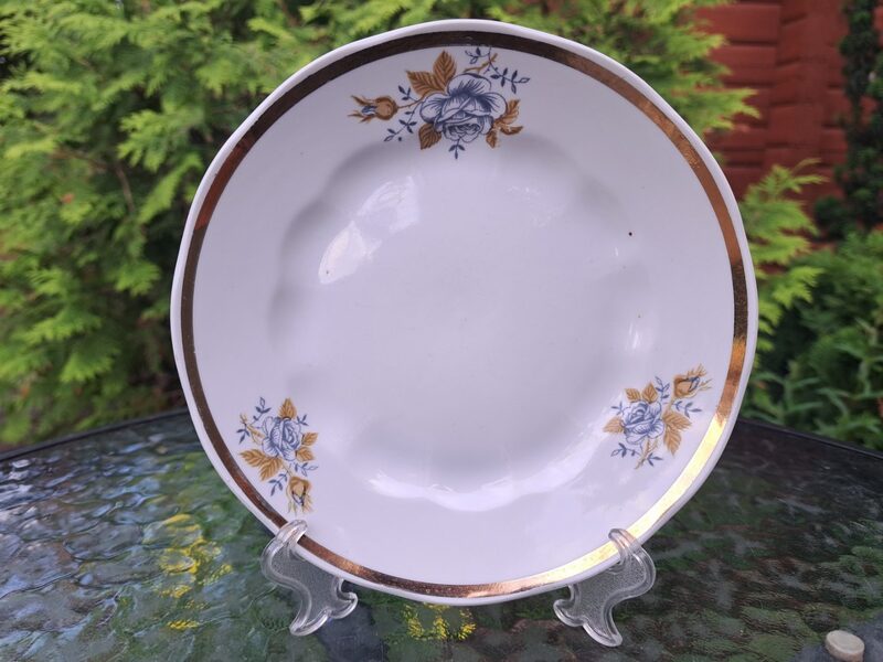 Kūku šķīvis ar "Ledus rozi" un platu zelta malu, forma tējas "Ārija", RPR. Diam.17,5cm (Ārija tjas 146)