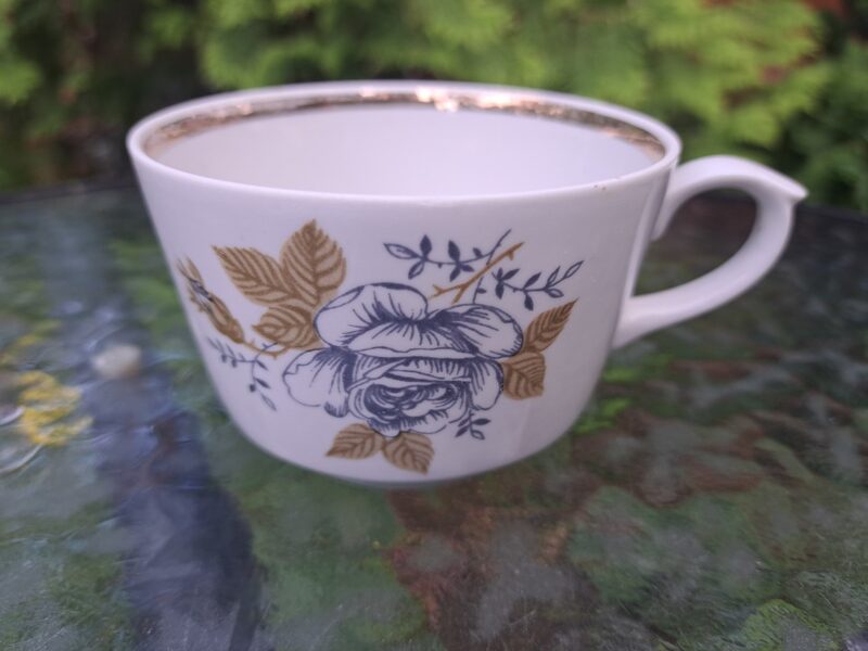 Krūzīte, servīze "Karīna" ar "Ledus rozi" un zeltu, zelta nolietojuma pazīmes (Karīna 135)