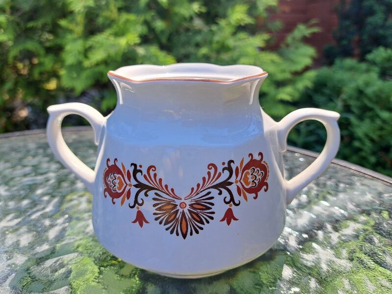 Cukurtrauks bez vāciņa ar reti sastopamu brūnu rakstu un brūnu apvilkumui, servīze "Karīna", RPR (Karīna 146)