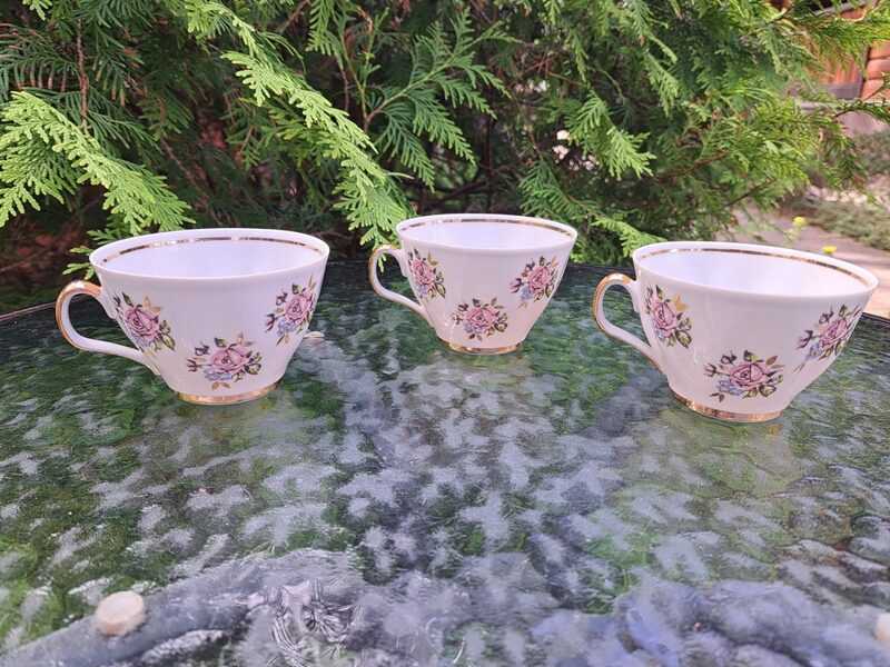 Krūzīte no servīzes "Sigulda" ar retu dekolu (rozes ar neaizmirstulītēm), RPR (Sigulda 125)