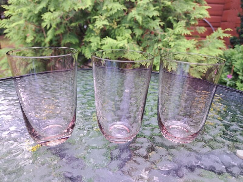 Lillā sulas glāžu komplekts 3 personām. Periods: 60.-70.-ie gadi, PSRS (Stikla gl 181)