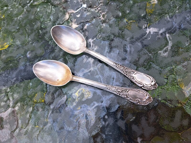 Vintāžas melhiora (vara-niķeļa sakausējums) tējas karotes. Garums 13,5cm (Metāls 56)