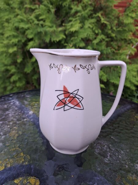 Sulas krūze 60.-ie gadi, ar brūnu dekolu "Kosmoss", kas ir veltīts pirmā cilvēka lidojumam kosmosā un zeltu, plaisa (Krūze 73)