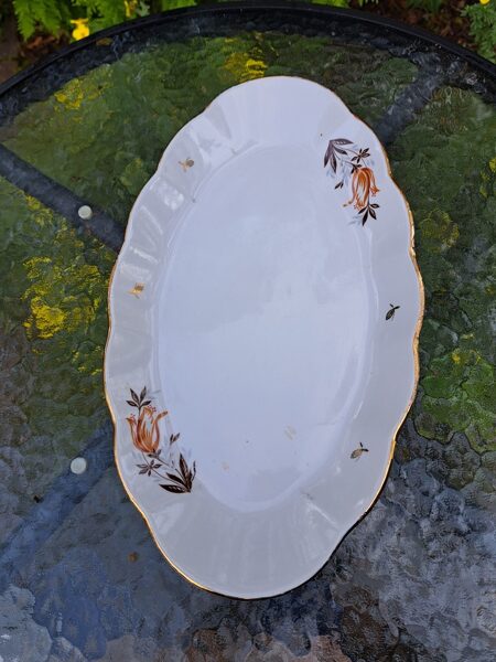 Lielais garenais šķīvis L=36cm ar brūnām tulpēm un zeltu, pusdienu servīze "Ārija", RPR (Ārija pusdienu 319)