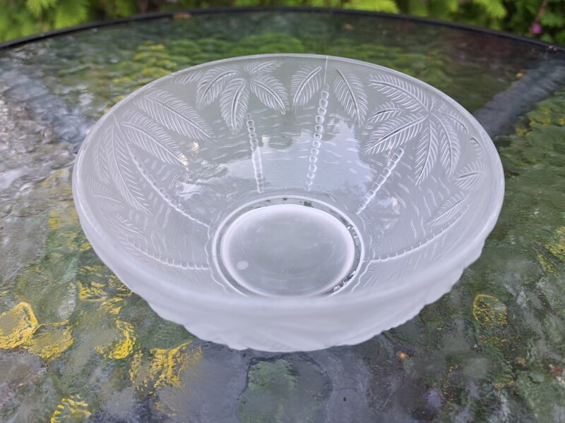 Vintāža matēta stikla bļodiņa ar palmām, Čehija (Stikls sk 191)