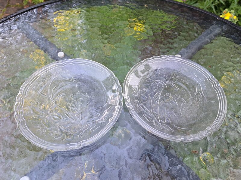 Bļodiņas, caurspīdīgs presēts stikls. Diametrs 14 cm (Stikls sk 196)