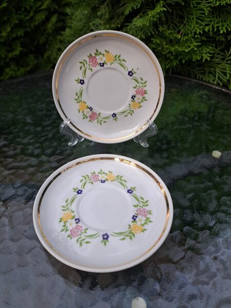 Kafijas apakštases,  kafijas servīzes "Viktorija" ar zaļām puķītēm un zelta apmali, RPR (Viktorija kafijas 44)