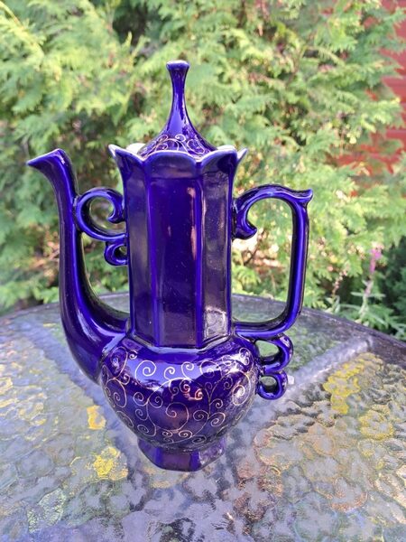 Skaista kobalta kafijaskanna ar zelta gleznojumu, Vozroždenie (Citi rpt 255)