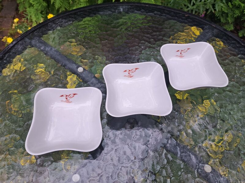 Salātu bļodiņa, 4-stūru forma ar putnu bez zelta (nav bijis), PFF. Diagonāle ir d=13cm (Citi pusd 248)