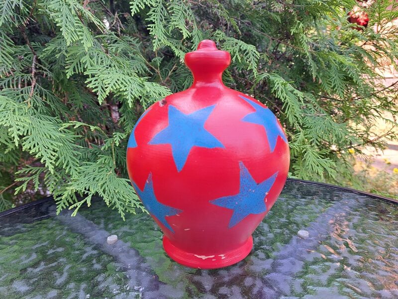 Kājkasīte sarkana ar zilām zvaigznēm, keramika (Keram 104)