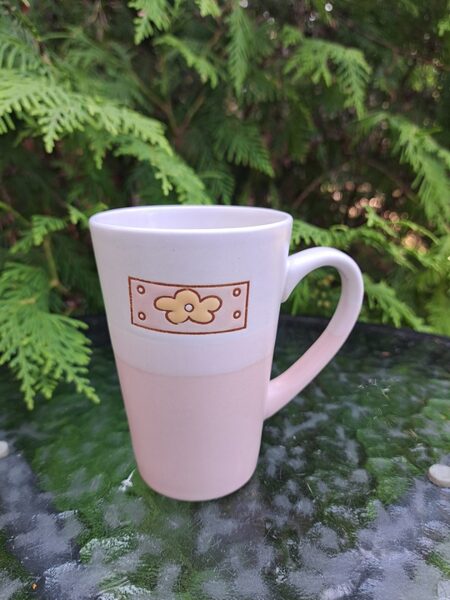 Krūzīte rozā/balta ar puķi, Itālija. Ražotājs: Collezione. Tilpums 200ml (Citi rpt 258)