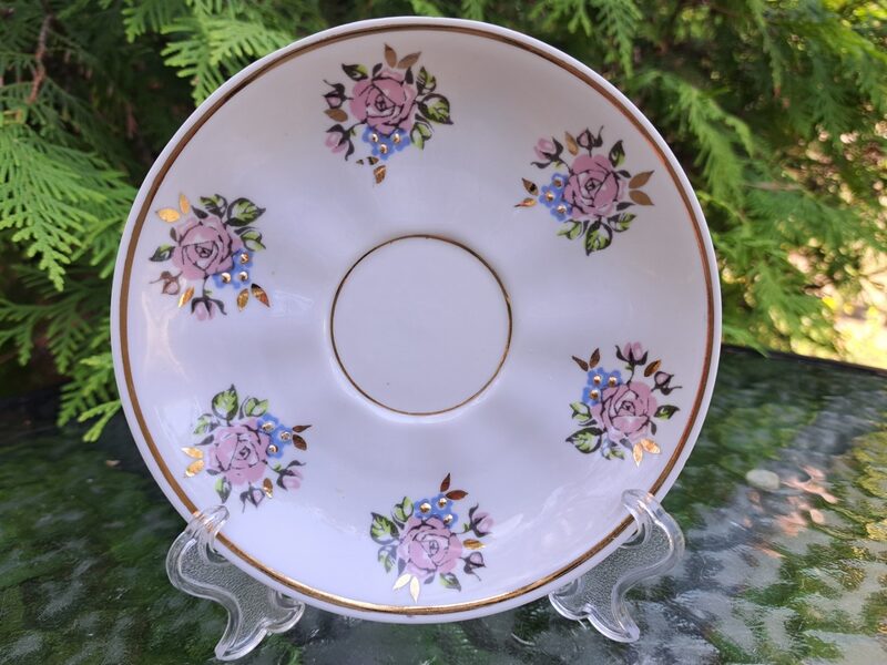 Apakštase no servīzes "Sigulda" ar retu dekolu (rozes ar neaizmirstulītēm), mikro nošķēlumi (Sigulda 132)