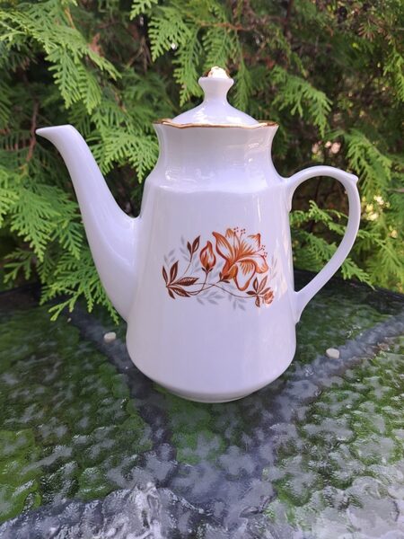 Lielā tējkanna "Karīna" ar brūnu tulpi un zeltu, RPR (Karīna 152)