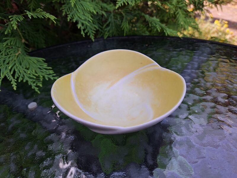 Reta vintāža bļodiņa no kompota servīzes, gaiši dzeltena bez zelta, 60.-ie gadi, PFF. Diametrs 13cm (Citi 309)