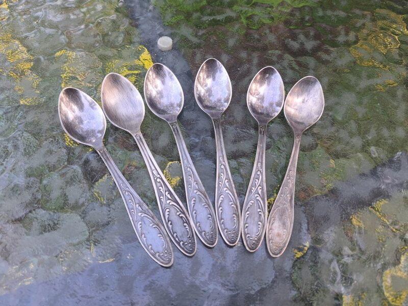 Vintāžs melhiora (vara-niķeļa sakausējums) kafijas karošu komplekts 6 personām. Garums 11cm (Metāls 82)