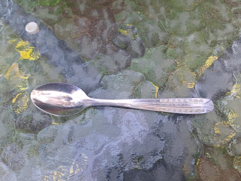 Kafijas karote, raksts: mazas lapiņas. Ražotājs - Tramontina, Brasil. Garums 11,5cm (Metāls 93)